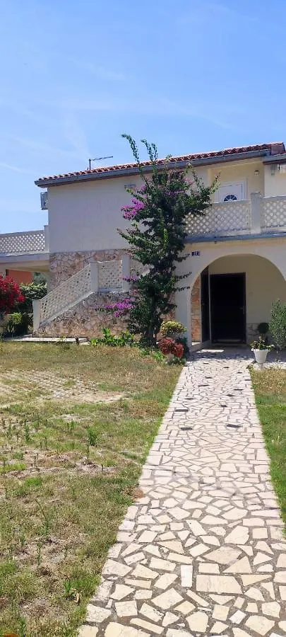 Villa Kadinela, 200M From Kamenjak, Huge Quiet Garden With Barbecue, 2 New Kitchens Premantura 0*,