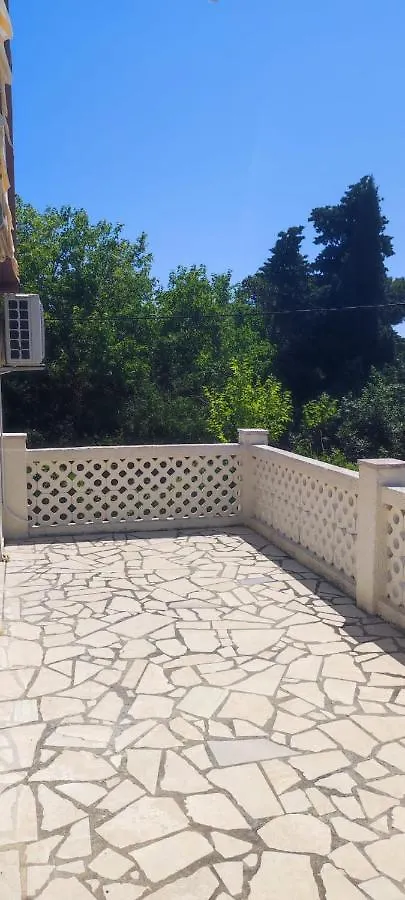 Apartment Villa Kadinela, 200M From Kamenjak, Huge Quiet Garden With Barbecue, 2 New Kitchens Premantura Croatia
