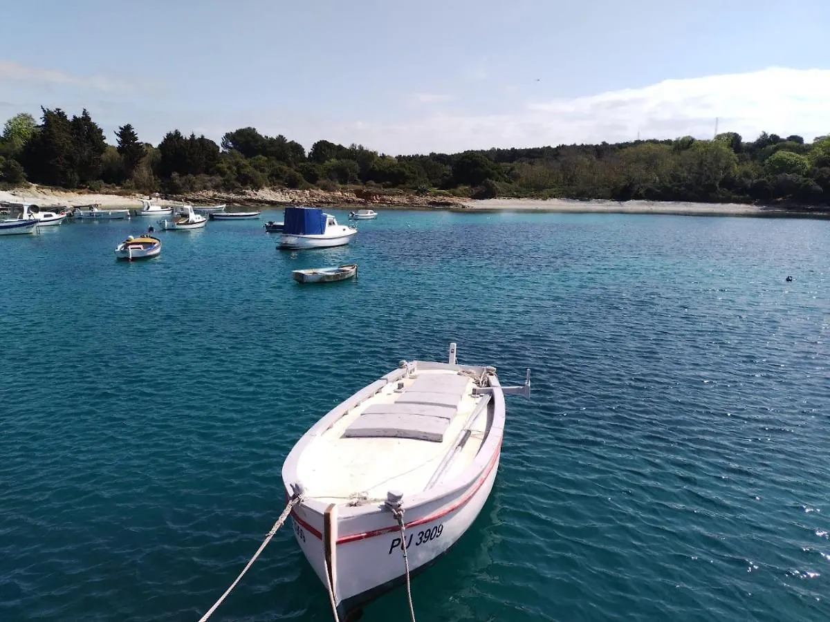 Villa Kadinela, 200M From Kamenjak, Huge Quiet Garden With Barbecue, 2 New Kitchens Premantura 0*,