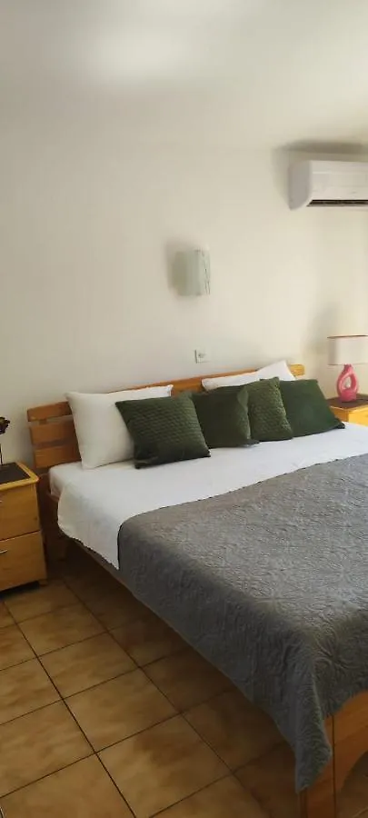 Villa Kadinela, 200M From Kamenjak, Huge Quiet Garden With Barbecue, 2 New Kitchens Premantura